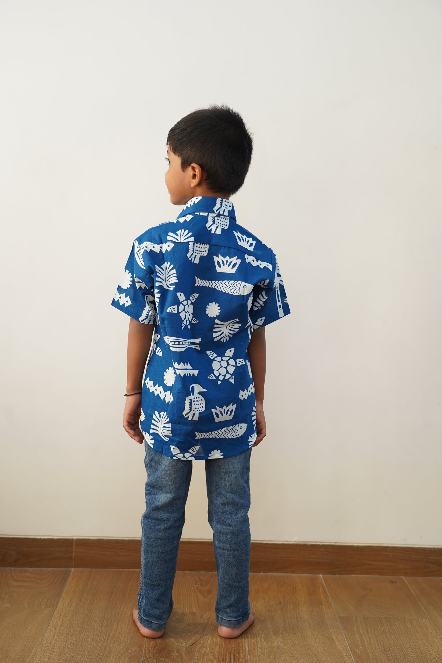 Abstract fish & turtle print shirt